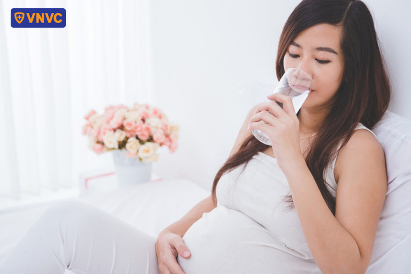 mẹ bầu bị cúm a cần bổ sung nước