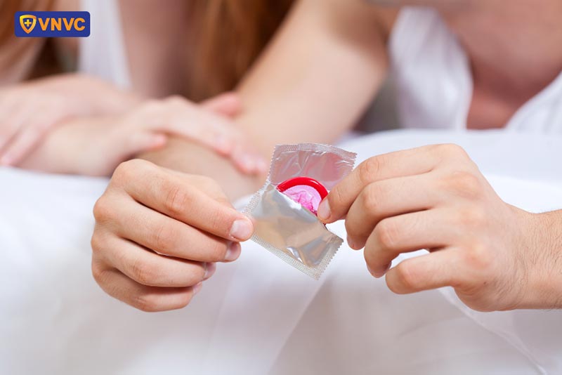 sử dụng bao cao su khi quan hệ tình dục