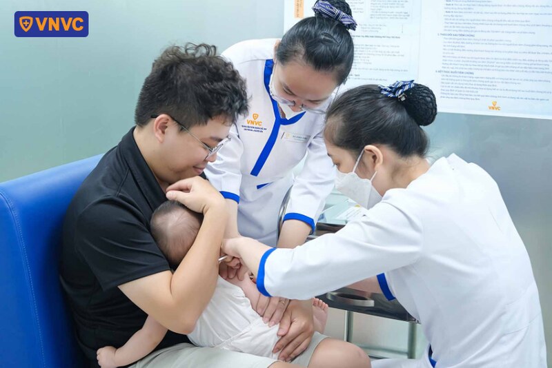 tiêm chủng vắc xin phòng ngừa phế cầu