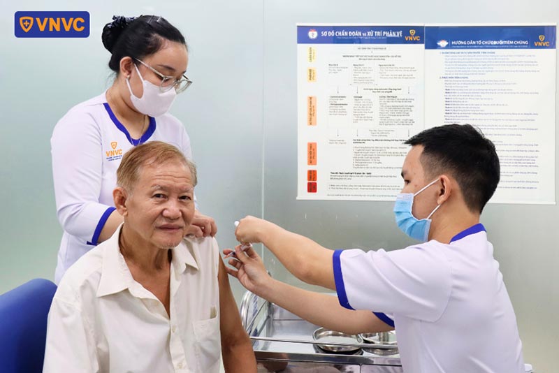 tiêm vắc xin ngừa uốn ván