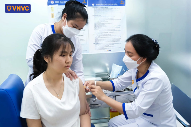 tiêm vắc xin phòng bệnh sốt xuất huyết