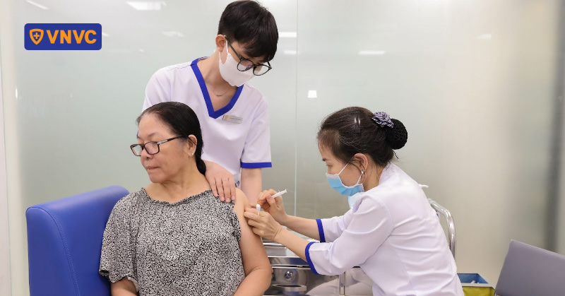 tiêm vắc xin phòng sởi cho người lớn tuổi