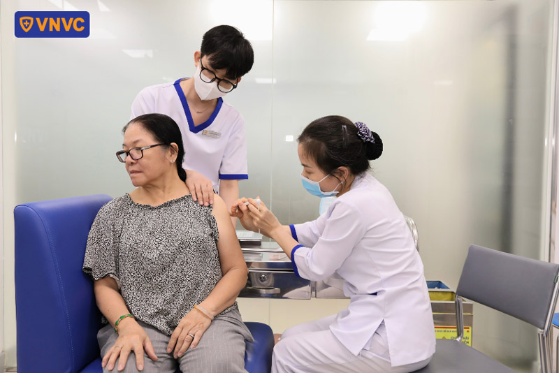 tiêm vắc xin phòng zona