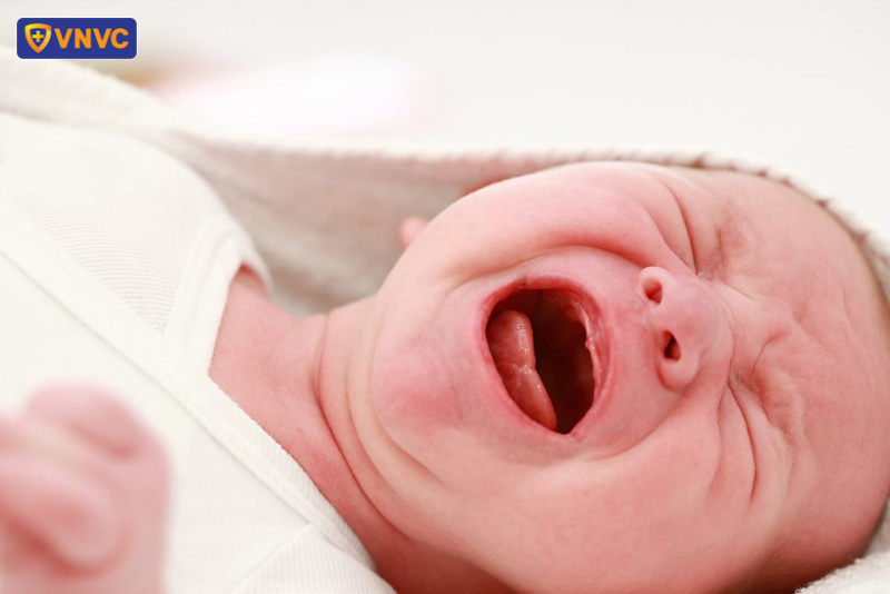 trẻ bị biến chứng tay chân miệng