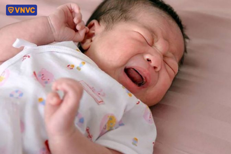 trẻ bị giật mình tay chân miệng