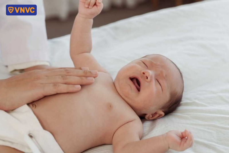 trẻ bị giật mình tay chân miệng