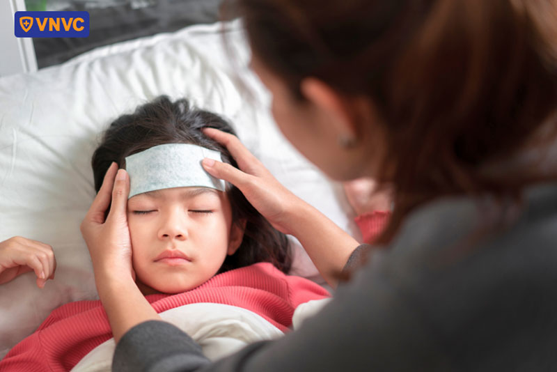 trẻ bị sốt cao kéo dài