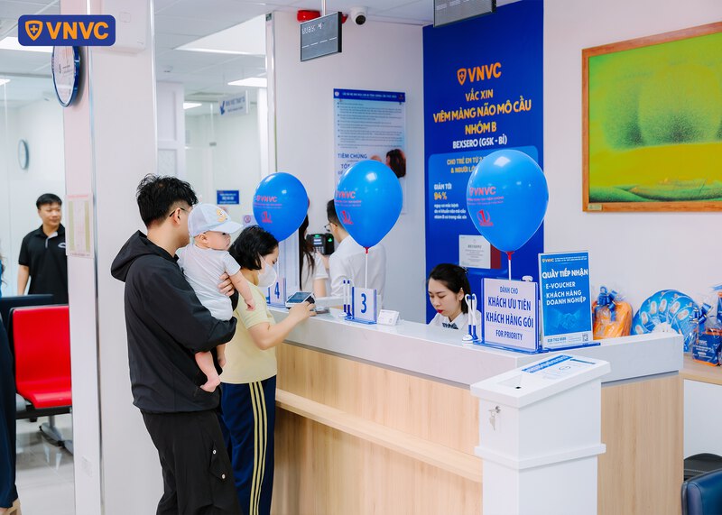 ảnh khách hàng tại trung tâm tiêm chủng vnvc giao thủy