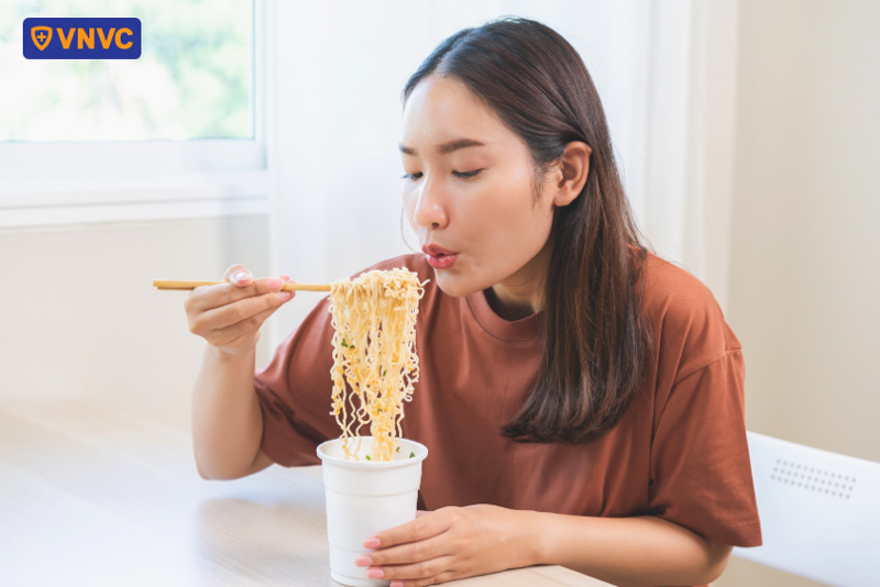 bị tiêu chảy ăn mì gói được không