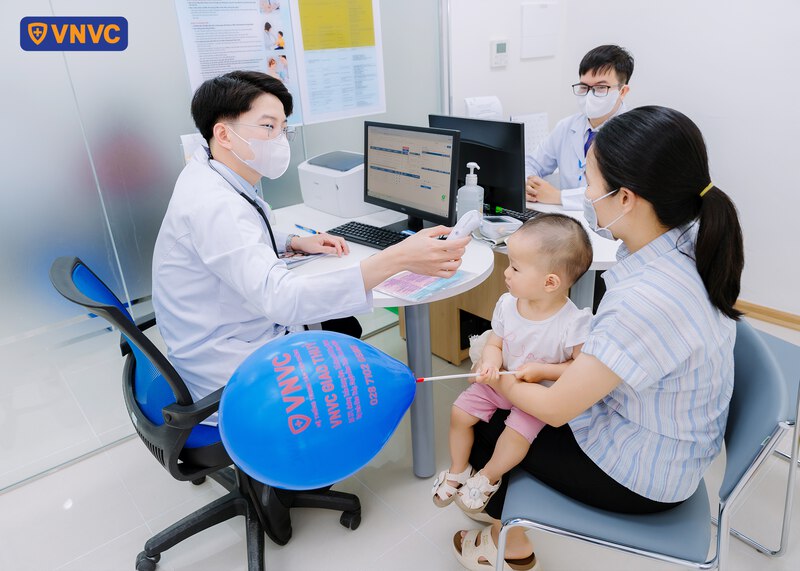 khám sàng lọc trước khi tiêm