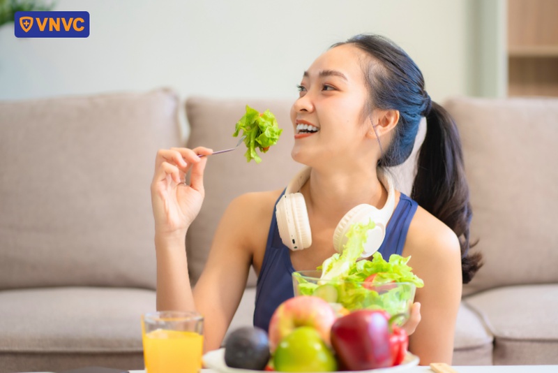 người mắc bệnh cúm có thể ăn thêm rau xanh và trái cây