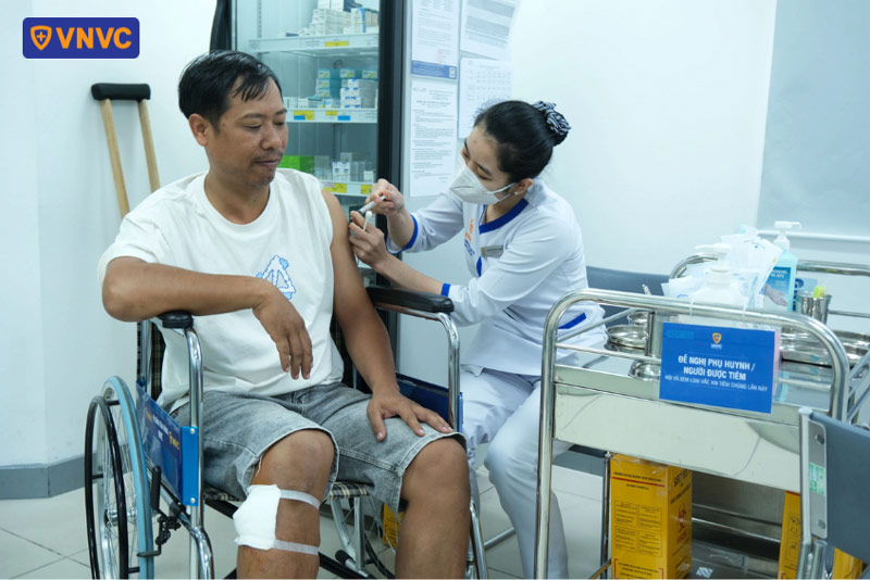 tiêm vắc xin sau khi bị sóc cắn