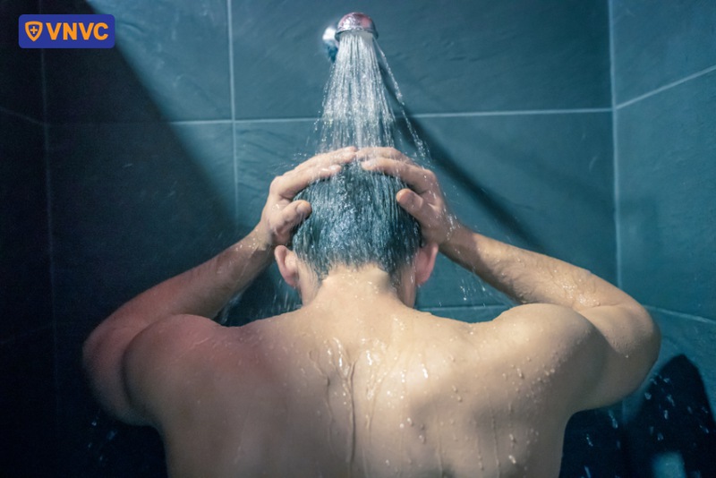 vệ sinh sạch sẽ trước khi bôi thuốc trị zona