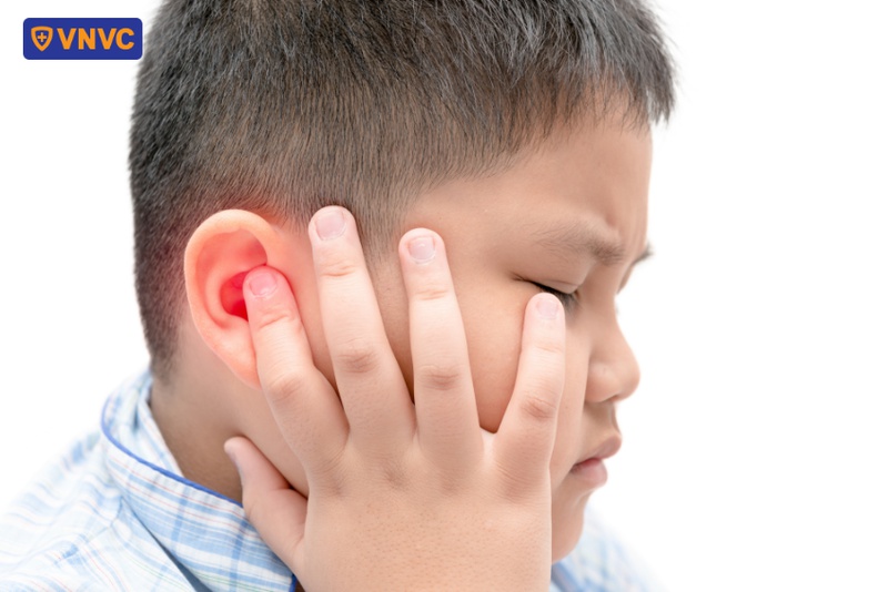 bị cảm cúm ù tai có sao không