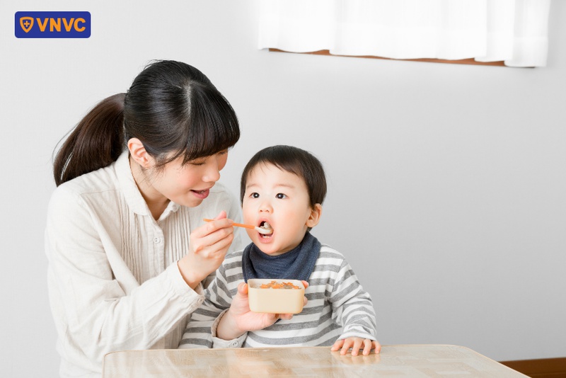 chế độ ăn uống nhẹ nhàng cho trẻ