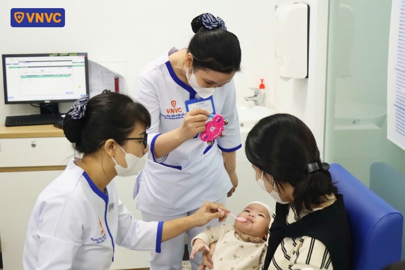 cho trẻ uống rotavirus để ngừa tiêu chảy