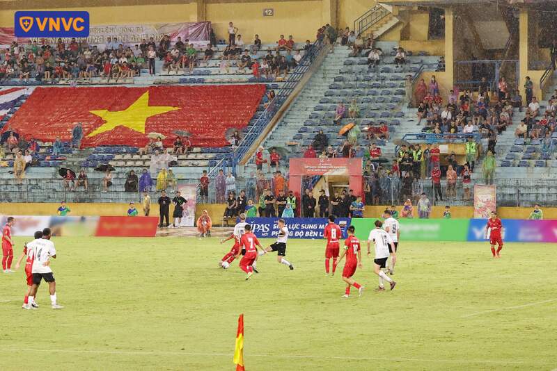 hình ảnh giao hữu bóng đá việt nam và anh quốc 08