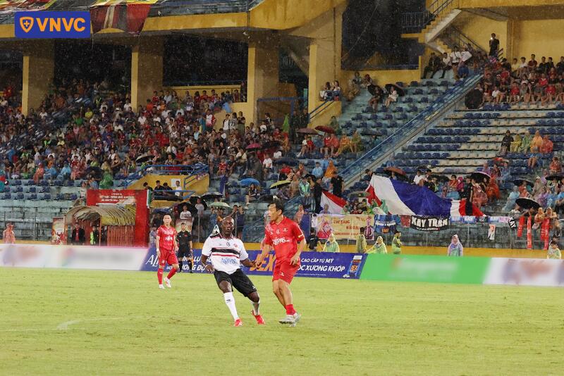 hình ảnh giao hữu bóng đá việt nam và anh quốc 12