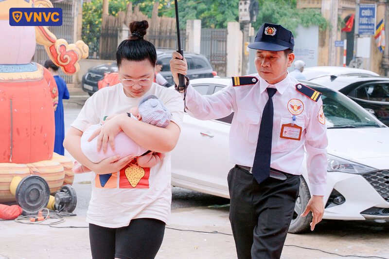 khách đến vnvc ba vì tiêm chủng