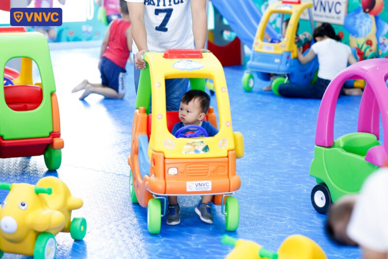 khu vui chơi đa dạng trò chơi cho bé
