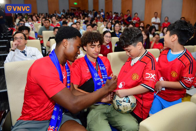 lễ hội bóng đá sắc đỏ huyền thoại