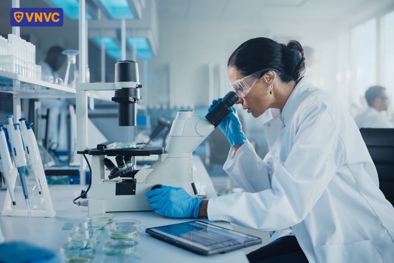 nhà khoa học nghiên cứu