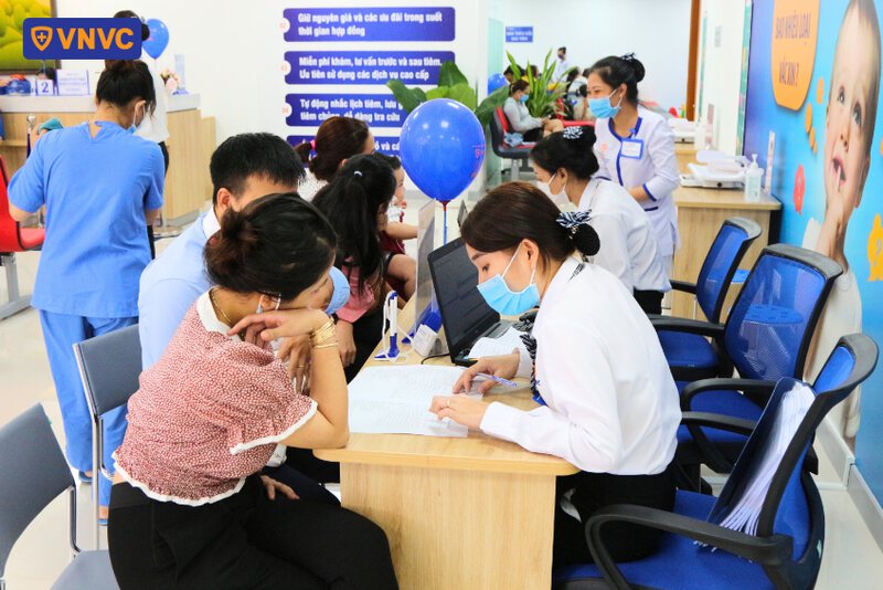 nhân viên tư vấn các ưu đãi tại vnvc buôn ma thuột