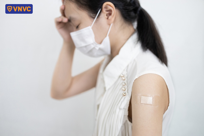 phản ứng sau tiêm vắc xin