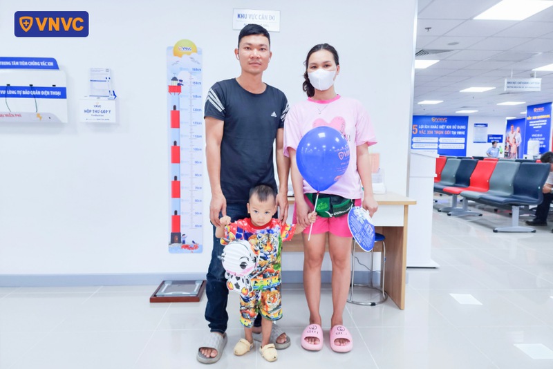 phụ huynh chọn vnvc là nơi tiêm phòng cho bé