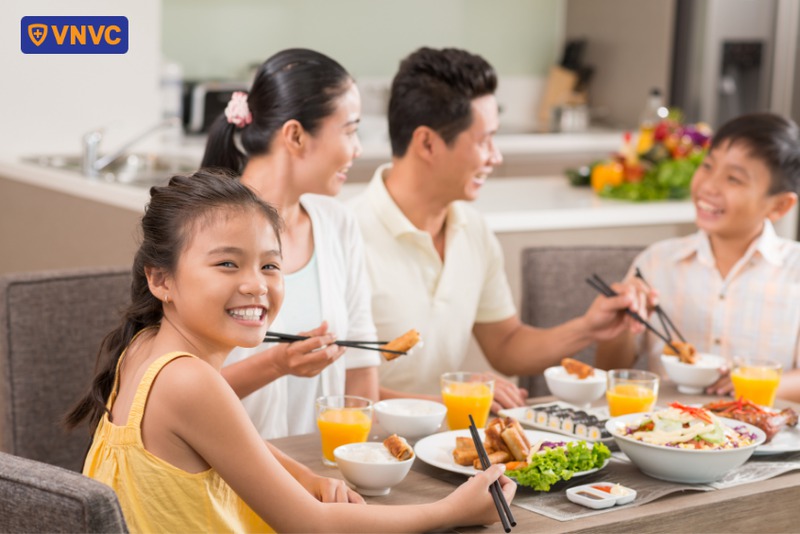 sau tiêm vắc xin cúm cần ăn uống đầy đủ