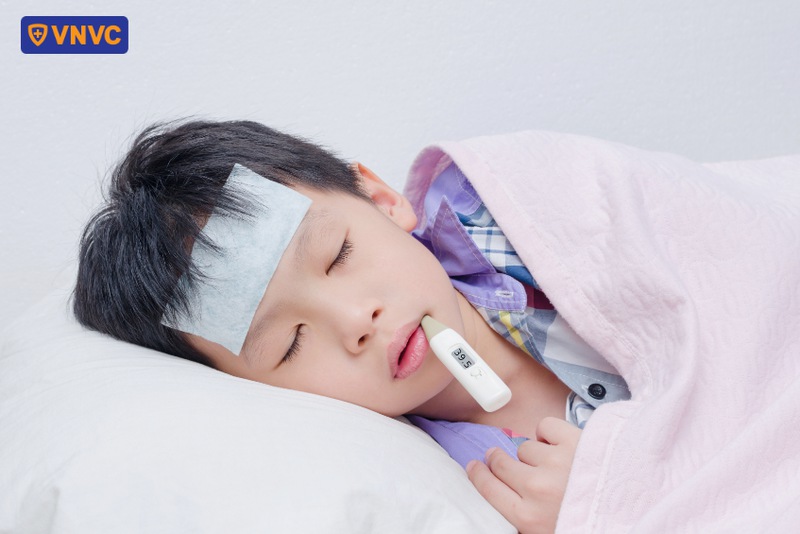 sốt cao không hạ sau khi tiêm vắc xin cúm