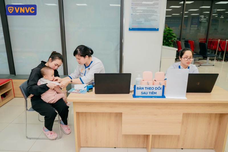 theo dõi sức khỏe sau tiêm và uống rota