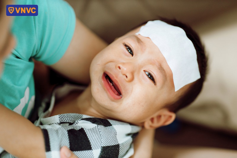thuốc hạ sốt cho trẻ sơ sinh khi tiêm phòng