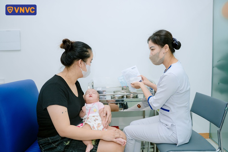 tiêm phòng cho trẻ nhỏ tại vnvc ba vì