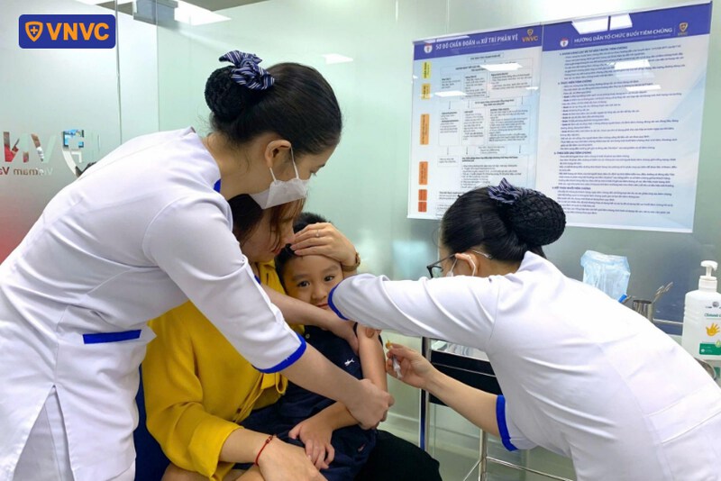 tiêm phòng cúm cho trẻ