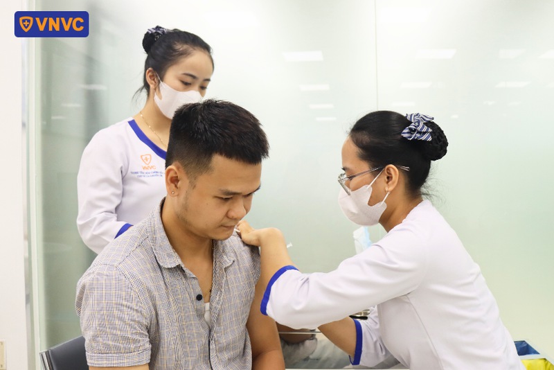 tiêm phòng cúm hàng năm