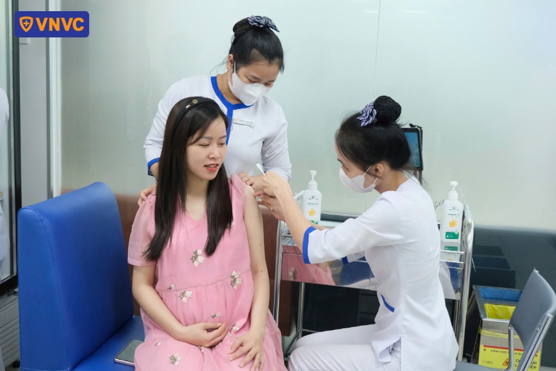 tiêm vắc xin cúm khi mang thai