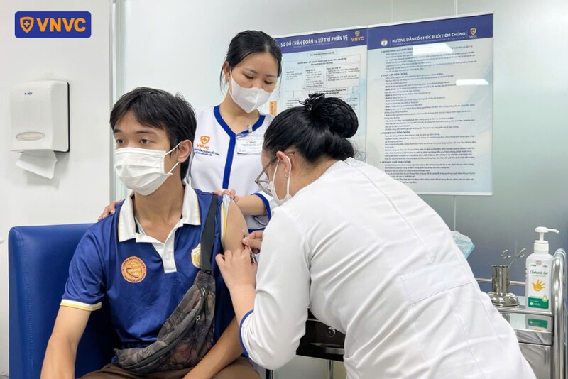 tiêm vắc xin dự phòng dại