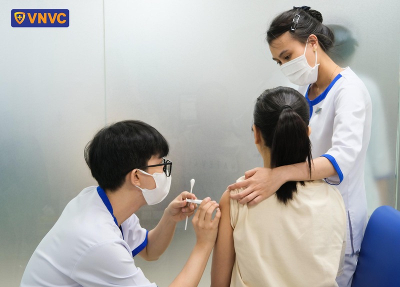 tiêm vắc xin hpv ở bắp tay