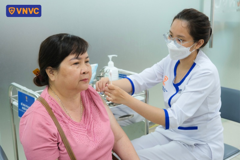 tiêm vắc xin phòng bệnh dại