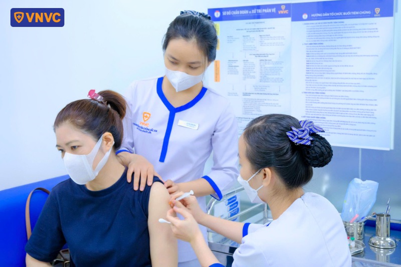 tiêm vắc xin phòng bệnh zona