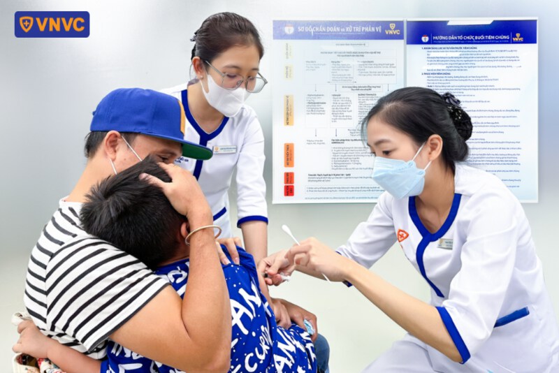 tiêm vắc xin sốt xuất huyết tại vnvc