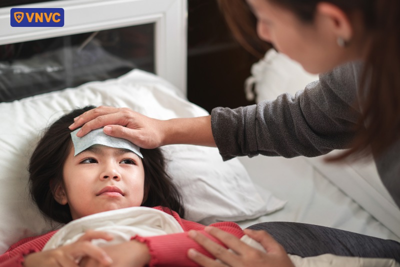 trẻ bị sốt khi bị tay chân miệng