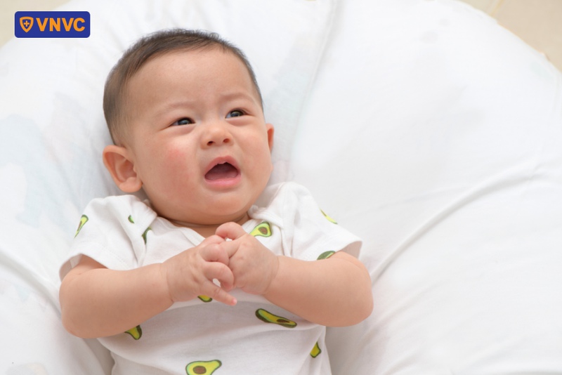 trẻ có thể quấy khóc sau khi uống rota