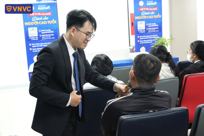 bác sĩ nghe khán giả chia sẻ