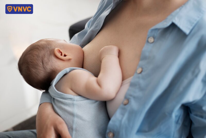 bổ sung nước cho bé khi bị tiêu chảy