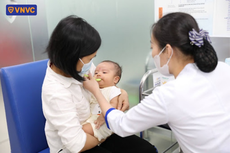 cho trẻ nhỏ vắc xin rota