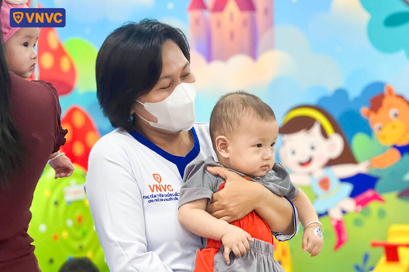 khách hàng tiêm chủng tại vnvc châu đức