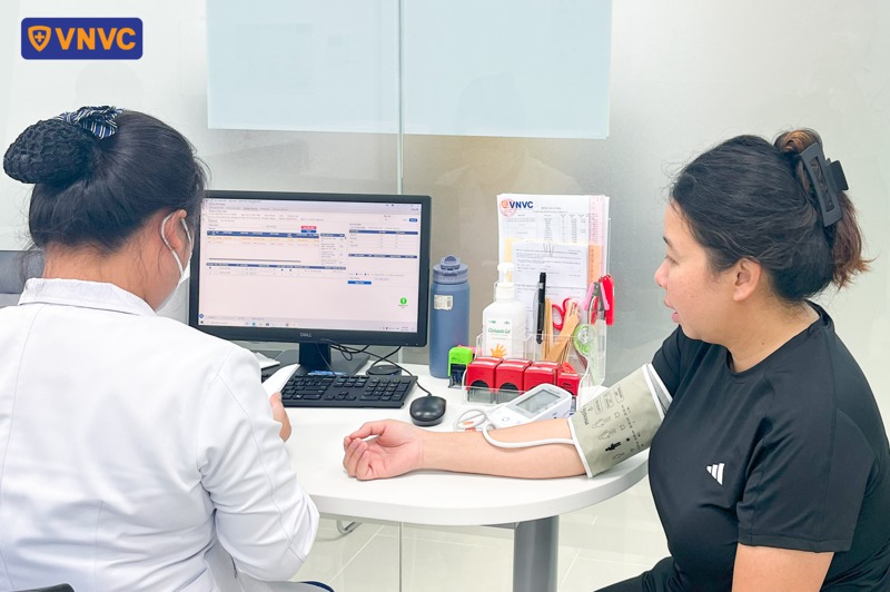 khám sàng lọc trước tiêm vnvc lái thiêu