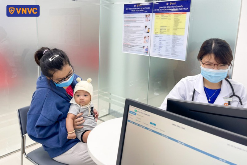 mẹ và bé khám sàng lọc tại vnvc liên chiểu
